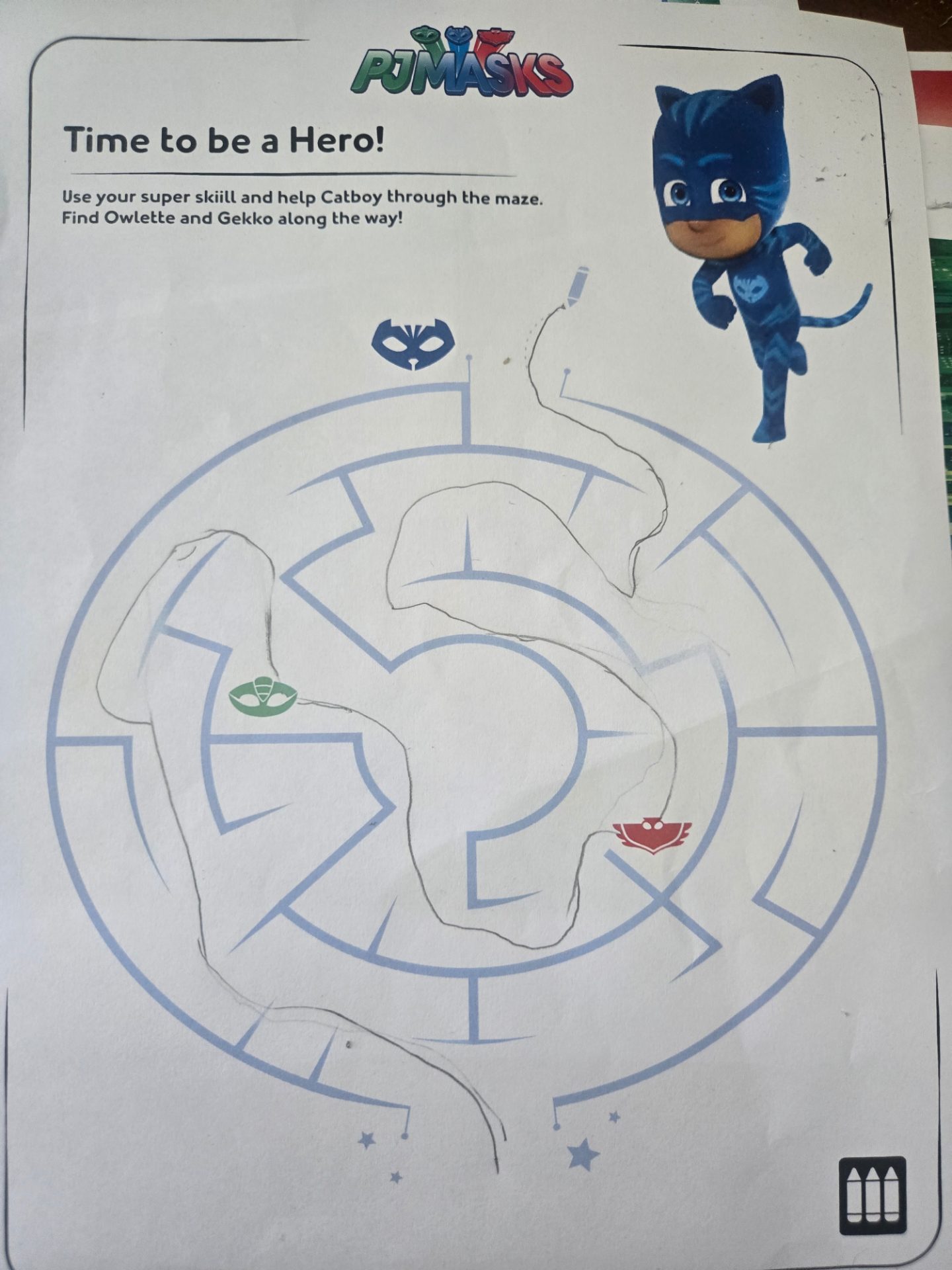 Ashvik's Helping Catboy through the maze and colour the PJ Masks😂